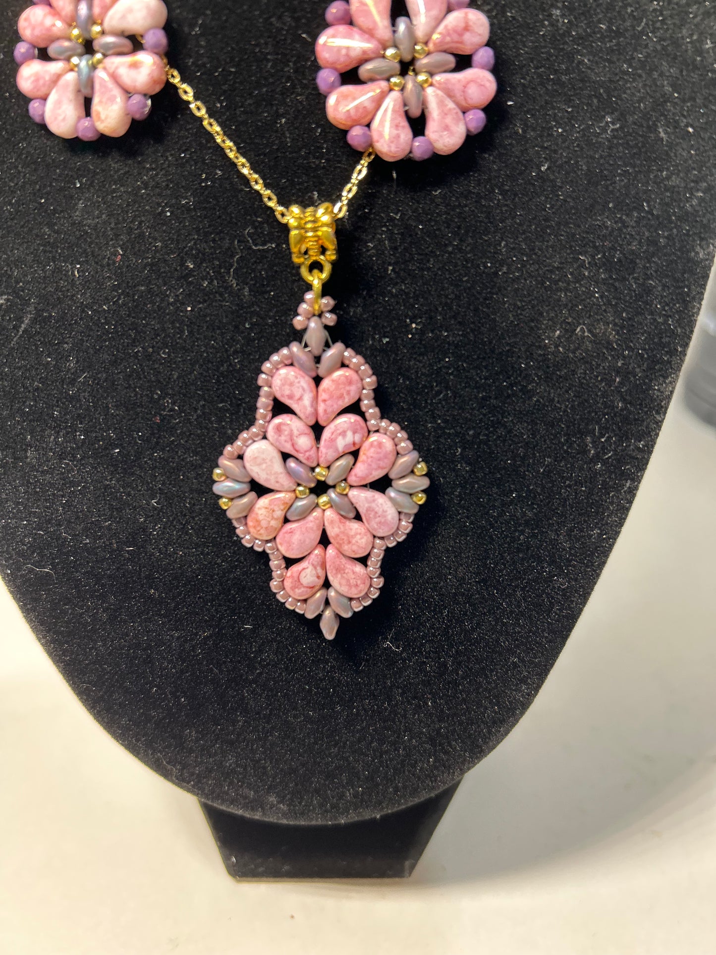 Necklace set FREE SHIPPING no returns liquidating sale,