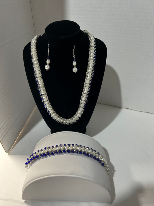 Necklace set and bracelet