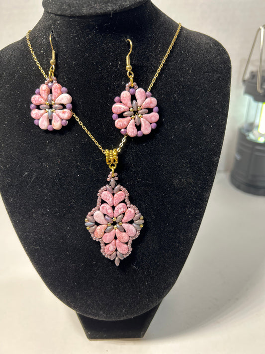 Necklace set FREE SHIPPING no returns liquidating sale,