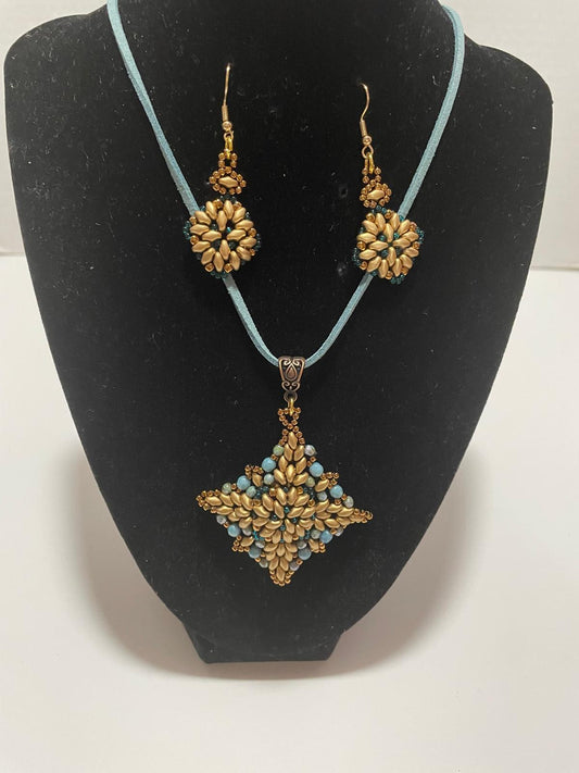 Unique Necklace Set